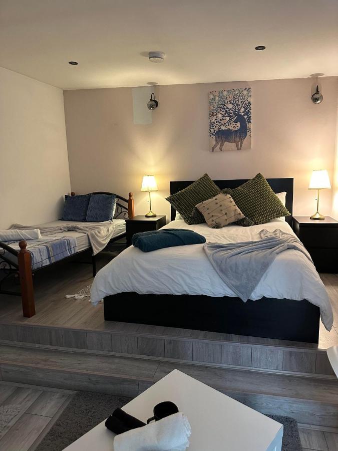 Charming Studio Apartment in Londra Esterno foto